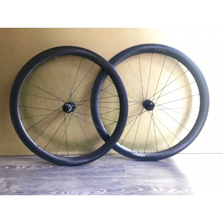 Paire de roues SUMMUM carbone 45mm à pneus